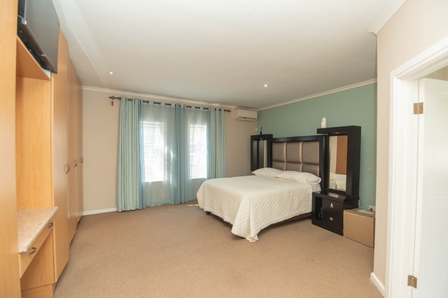 4 Bedroom Property for Sale in Summerstrand Eastern Cape